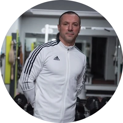 Тренер Олександр Надобних